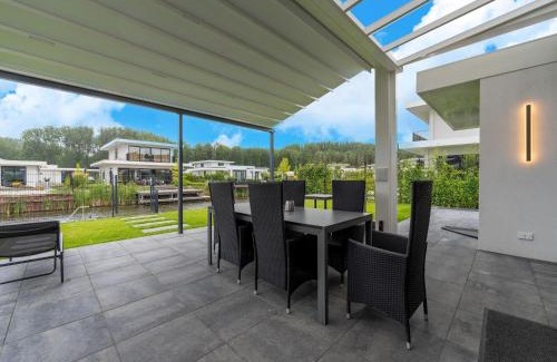 Zeewolde Villa | Villa near Veluwemeer with Private Jetty