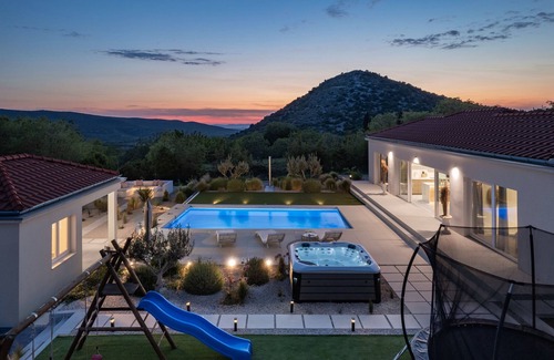 Velim Villa | Villa Nebesi