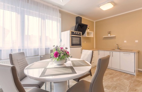 Kastel Novi Villa | VILLA NICOLINA - AP MARIELLA CUBIERTA PRIVADA DE SOL CON JACUZZI