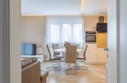 Kastel Novi Villa | VILLA NICOLINA - AP MARIELLA CUBIERTA PRIVADA DE SOL CON JACUZZI