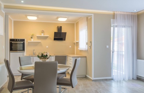 Kastel Novi Villa | VILLA NICOLINA - APARTAMENTO MATEO PRIVADO CUBIERTA SOL CON YACUZI