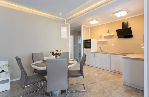 Kastel Novi Villa | VILLA NICOLINA - APARTAMENTO MATEO PRIVADO CUBIERTA SOL CON YACUZI
