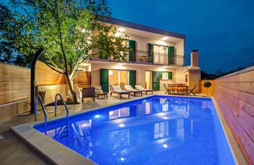 Dicmo Villa | Villa Nika