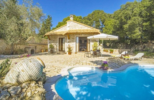 Ieromonachos Villa | Villa Nionios: Large Private Pool, Walk to Beach, Sea Views, A/C, WiFi