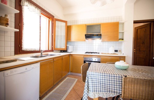 Castellammare del Golfo Villa | Hermosa villa con vista al mar con jardín aòazing