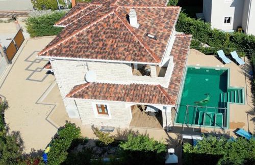 Kornic Villa | Villa NOAH - 4 bedrooms, 4 bathrooms, heated inside pool, jacuzzi, sauna, gym