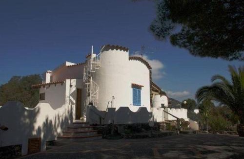 Vulcanello Casa | Villa Noir In Vulcanello