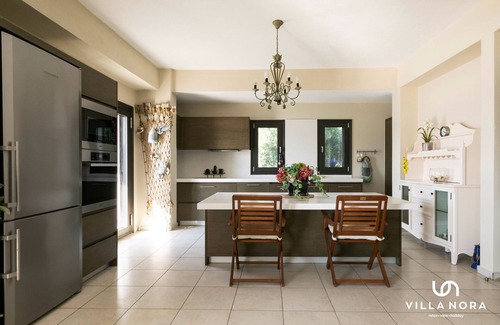 Kassandra Villa | Halkidiki | Villa Nora | Amplio, totalmente equipado con gran jardín y vistas increíbles.