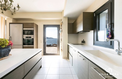 Kassandra Villa | Halkidiki | Villa Nora | Amplio, totalmente equipado con gran jardín y vistas increíbles.