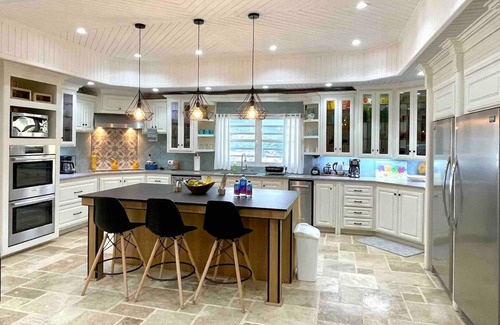Mont Vergna Villa | Villa Norman: Unique 3 bedroom, 3 En-Suite Bathroom on 35 Acre Green Farmland