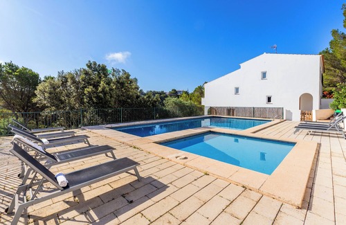 Serpentona Villa | Villa 'Nueva Ii' con vistas a la montaña, piscina compartida y Wi-Fi