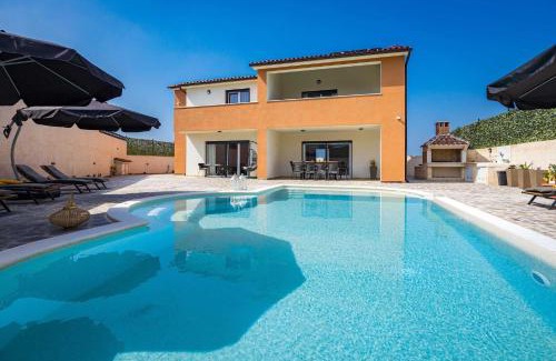 Pula Villa | Villa Nur Amela