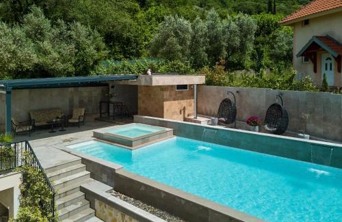 Seoca Villa | Villa Oaza with Outdoor Pool