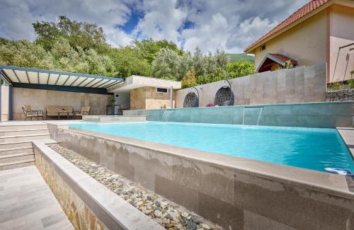 Seoca Villa | Villa Oaza with Outdoor Pool
