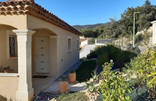 Nyons Villa | Villa de carácter con aire acondicionado, hermoso entorno, bonita vista, piscina climatizada