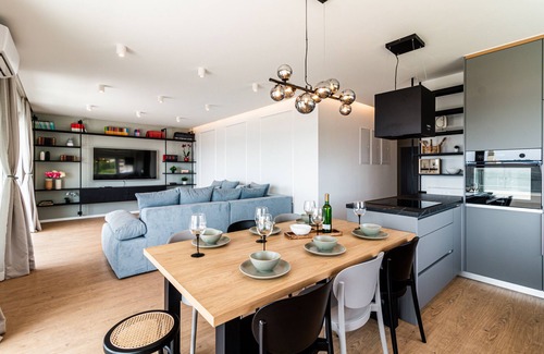 Kastel Sucurac Villa | OLEA-NUEVA casa de vacaciones moderna con barbacoa de jardín, cerca de Split