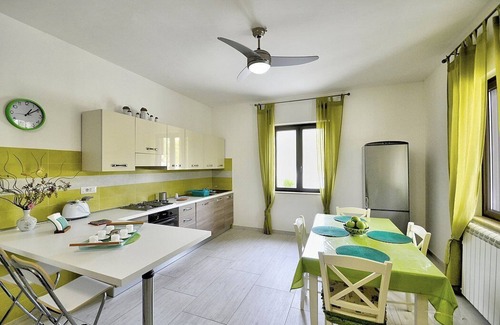 Frascinelle Casa | Villa Olga A: A cozy and welcoming apartment that is part of a villa situated in a quiet location, a few minutes from the town center, with Free WI-FI.