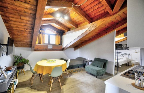 Frascinelle Casa | Villa Olga D: A cozy and welcoming apartment that is part of a villa situated in a quiet location, a few minutes from the town center, with Free WI-FI.