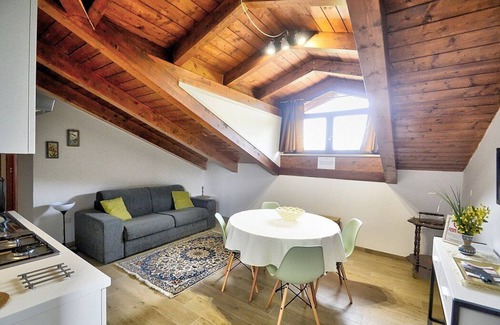 Frascinelle Casa | Villa Olga E: A cozy and welcoming apartment that is part of a villa situated in a quiet location, a few minutes from the town center, with Free WI-FI.