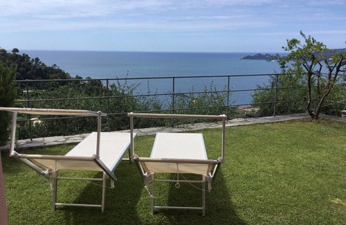 Zoagli Apartamento | Villa Olivia apartment: terrace, portico, Portofino Gulf view