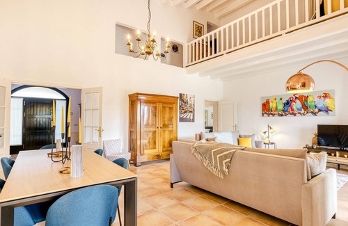 Perelada Villa | "Villa en el campo de golf" con vistas a la montaña, piscina, Wi-Fi, A/C, terraza y jardín