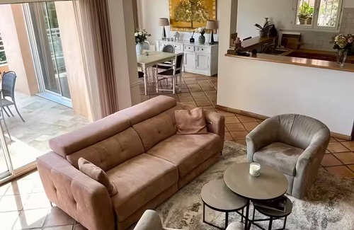 Mandelieu-La-Napoule Casa | Villa on the hills of Mandelieu with sea view and swimming pool