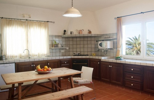 Fornells Villa | Villa en primera línea de mar en una zona muy exclusiva de Menorca. Internet.