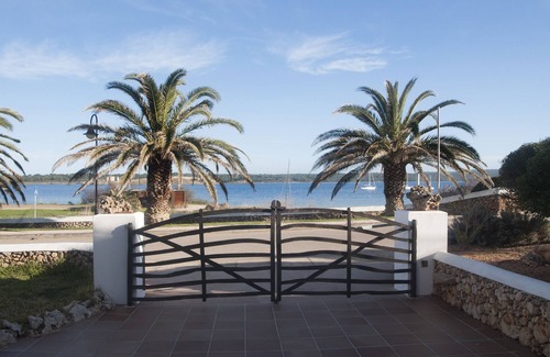 Fornells Villa | Villa en primera línea de mar en una zona muy exclusiva de Menorca. Internet.