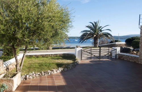 Fornells Villa | Villa en primera línea de mar en una zona muy exclusiva de Menorca. Internet.