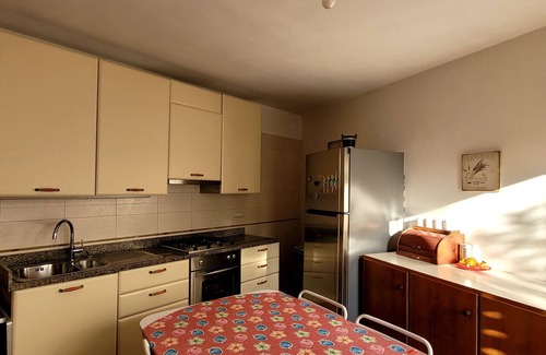 Santa Maria di Castellabate Villa | Villa en dos niveles de gran jardín y plaza de aparcamiento a unos 350 metros del mar