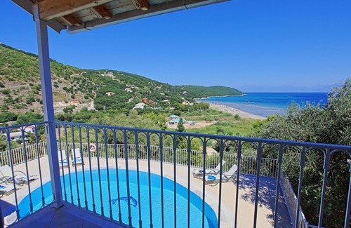 Apraos Villa | Villa Oneiro: impresionantes vistas, piscina privada, aire acondicionado, WiFi