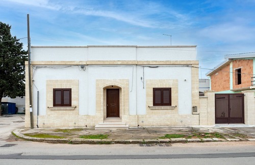 Lizzano Villa | Villa 'Palma 1' con jardín privado, Wi-Fi y aire acondicionado