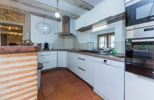 Saint-Rabier Casa | Villa Paola es una hermosa casa de vacaciones con una gran piscina privada vallada.