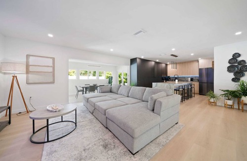 Biscayne Park Villa | Villa Paradiso Private Pool, Movie theater, Golf