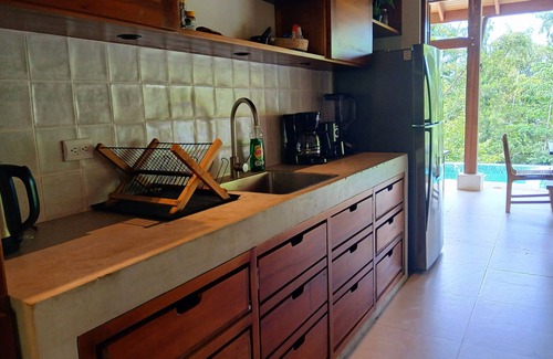 Limón Casa | Villa Paraíso 3 bed, 2 bath w/pool and AC-15 min from Punta Uva