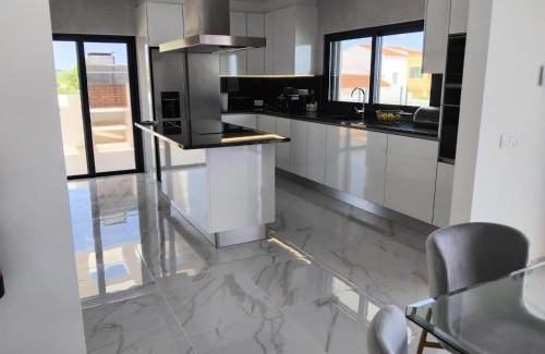 Monte Raposo Villa | Villa Paraiso