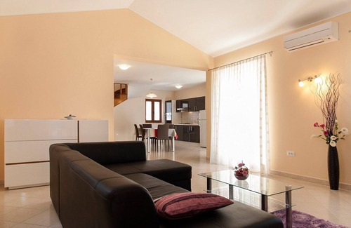Mofardini Villa | Villa Paris IV with Private Pool
