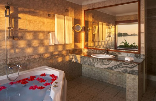 Nalaguraidhoo Complejo | Villa Park Sun Island Resort - Complimentary One Way Domestic Transportation for stays of 7 nights and more 01 April to 30 September 2025