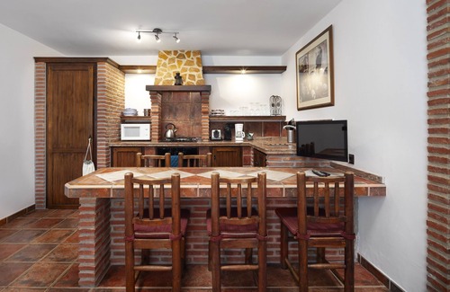 Villanueva del Trabuco Villa | Villa 'Pasa Fina, Luxury Holiday Retreat' con vistas a la montaña, piscina compartida y Wi-Fi
