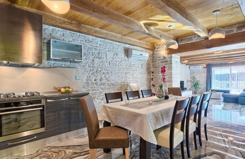 Pazin Casa | Villa Patrick, piscina privada, 8-10 personas, wifi gratis