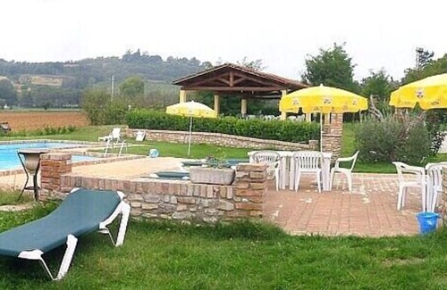 Montone Casa | Villa Pavone D: un estudio encantador rodeado de vegetación.