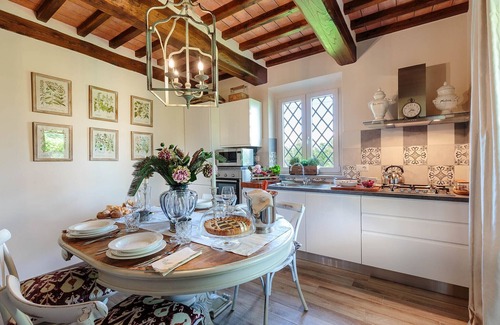 Lucca Historical Center Villa | VILLA PEMOLA una casa de campo de lujo con jardín y bicicletas en la ciudad de Lucca