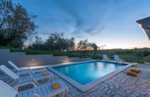 Radini Casa | Villa Pendolina Mit Privatem Pool Und Jacuzzi