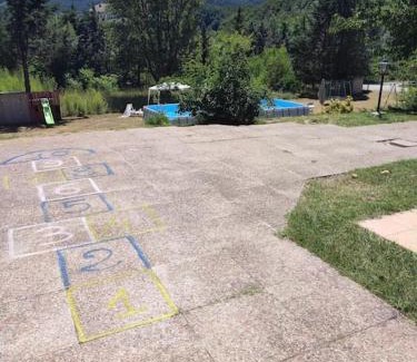Apecchio Casa | Villa per gruppi fino a 20 persone, con piscina privata, camino e grande giardino nelle colline marchigiane
