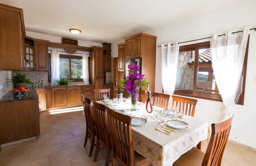 Peristerona Villa | Villa Peristerona Hills - Una villa aislada de piedra que tiene capacidad para 6 personas en 3 dormitorios