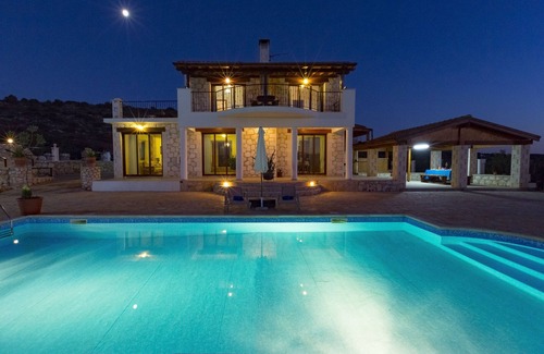 Peristerona Villa | Villa Peristerona Hills - Una villa aislada de piedra que tiene capacidad para 6 personas en 3 dormitorios