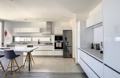 Estreito da Calheta Casa | Villa Piece of Heaven by LovelyStay