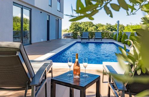 Cervar Villa | Villa Pinus - Private Pool, Jacuzzi, Game Room