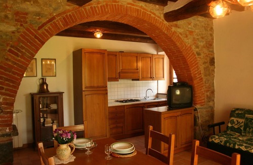 Podere Viti Villa | Antigua casa de piedra dividida en 3 unidades independientes, a pocos pasos del pueblo de Castiglion Fior