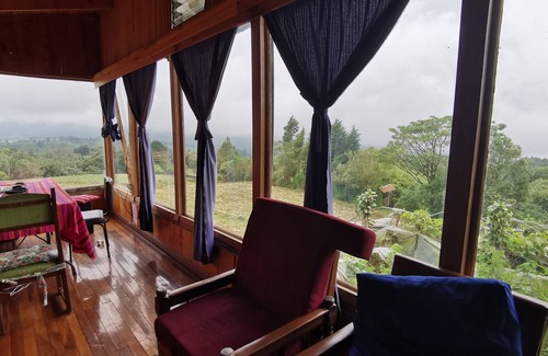 Sabanilla Casa | VILLA POAS: next to Poas Volcano and near airport.